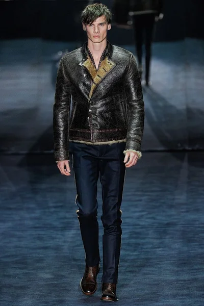 Look 29